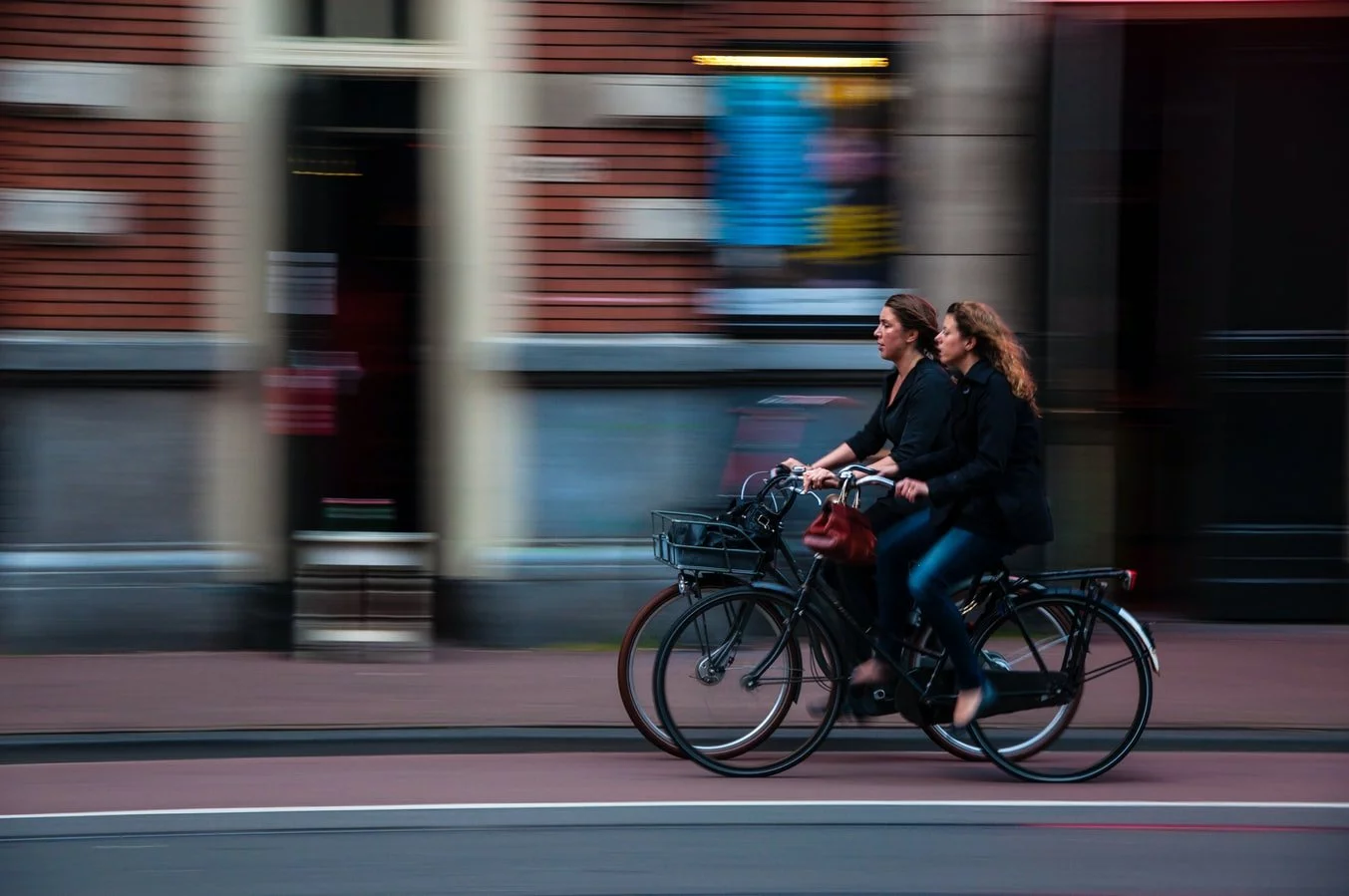 Fahrradfahrerinnen in Leuven Belgien