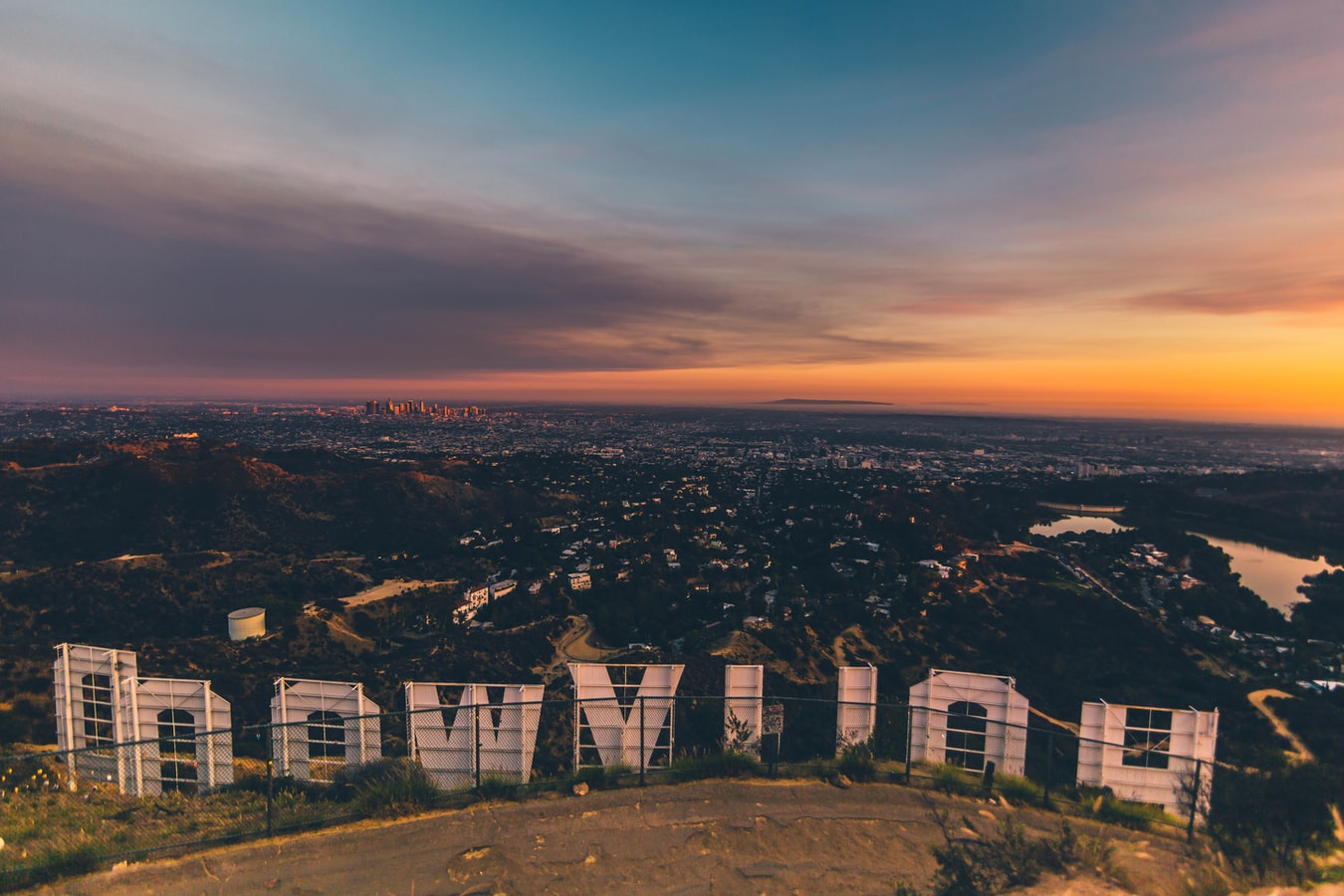 Vogelperspektive über das Hollywood Schild auf Los Angeles USA