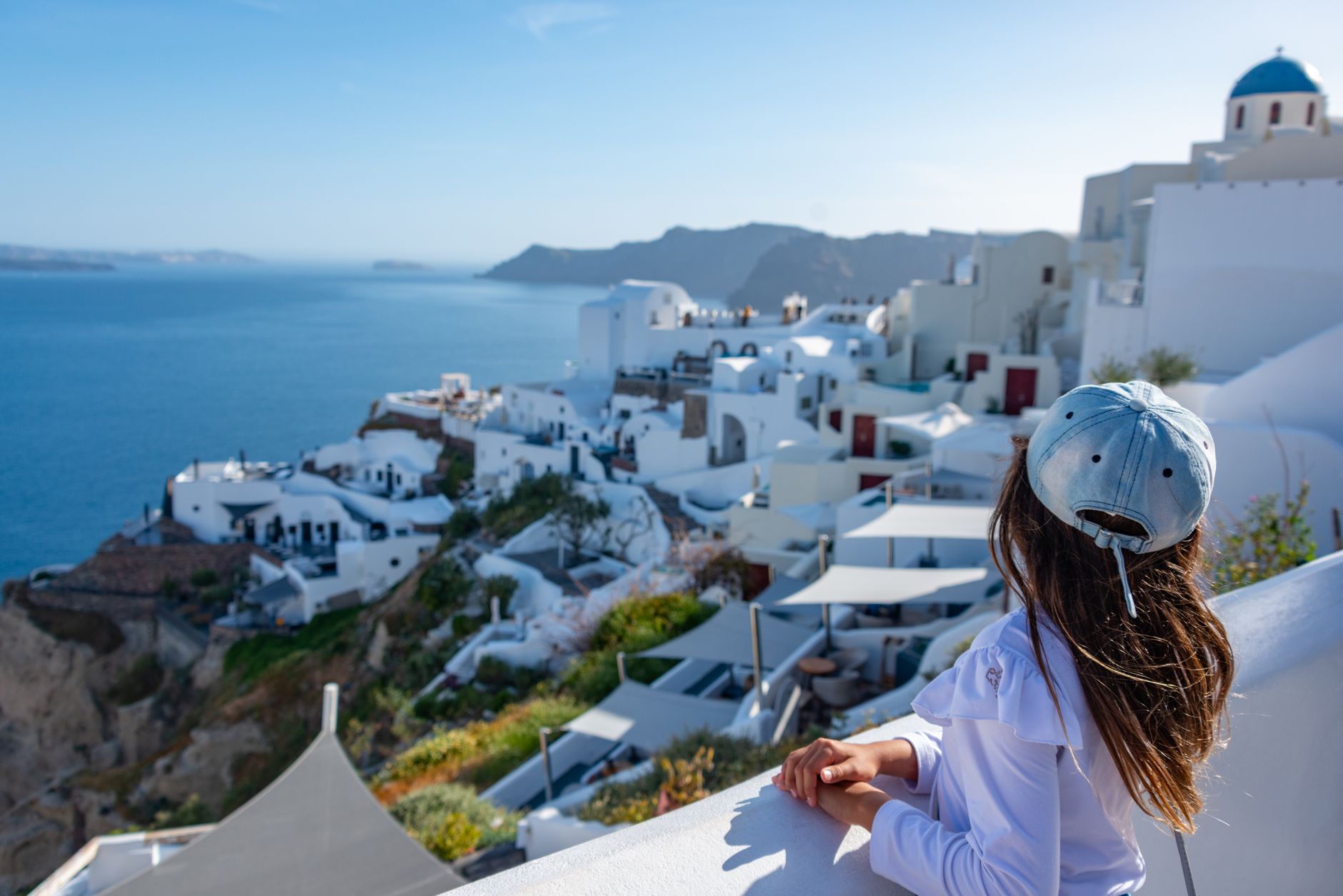 Studentin plant ihre persönliche Summer Bucket List für Reisen und neue Erfahrungen